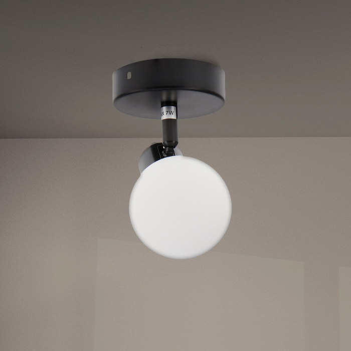 Spot tavan pentru hol cu lumină caldă difuză
