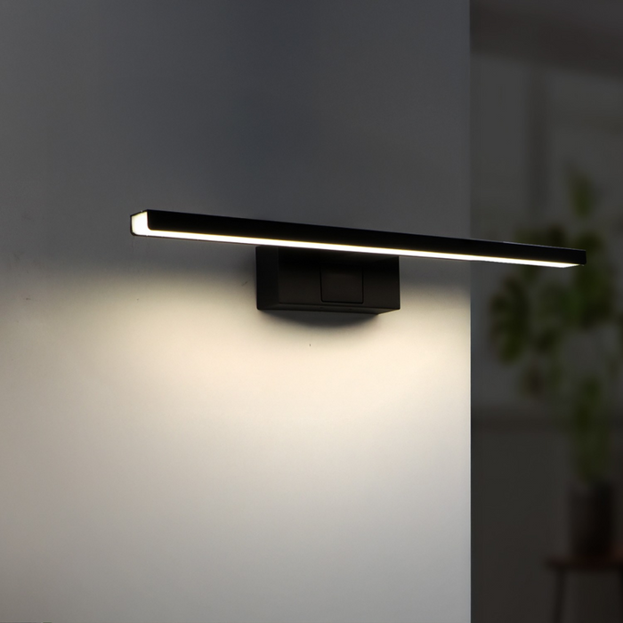 Aplica LED 8W montată deasupra oglinzii din baie
