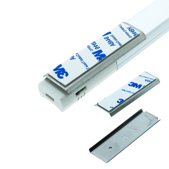 Detaliu montaj magnetic al barei LED pe suprafață metalica ledia.ro