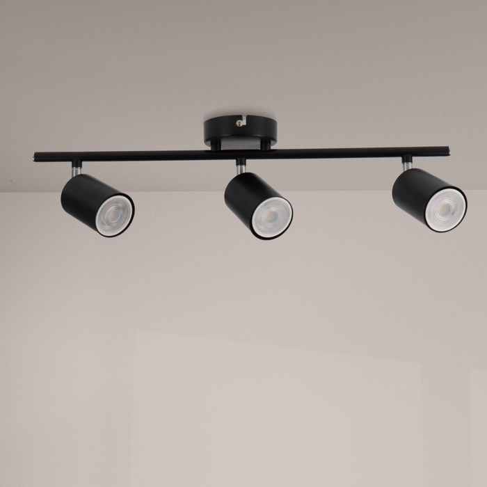 aplică tavan cu trei spoturi metalice