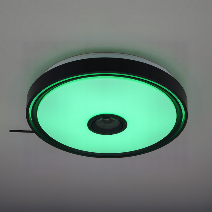 Efect de iluminare RGB în camera cu plafoniera Cosmo