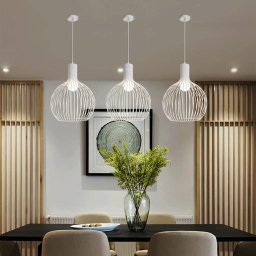 Lampă suspendată Carol metal alb pentru interioare scandinave.