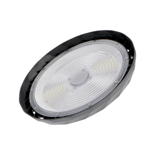 Lampă profesională LED UFO 150W montată într-un spațiu industrial cu tavan înalt