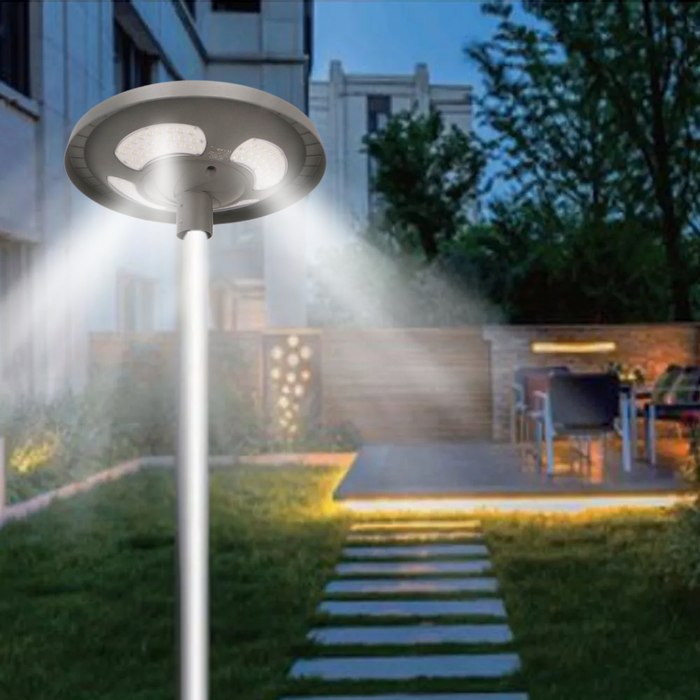 Lampă solară LED reglabilă cu protecție IP65 pentru exterior
