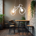 Corp de iluminat modern în formă de bicicletă, alb mat, compatibil E27, atmosferă caldă.