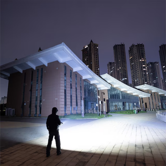 Lanternă LED profesională Olight Prowess compactă și puternică
