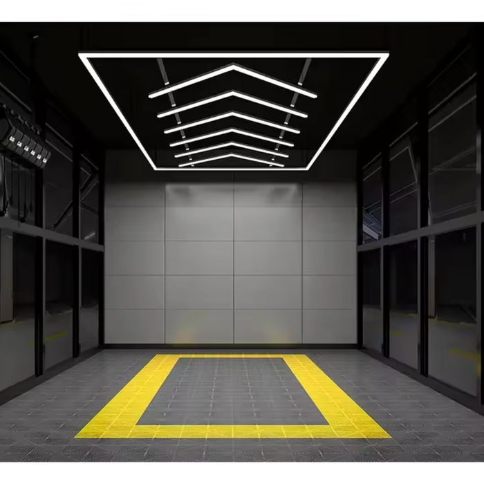 Tavan LED hexagonal 384W cu lumină alb rece instalat într-un showroom modern
