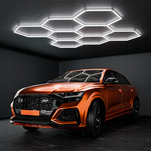 Panou LED honeycomb cu 8 hexagoane, 280W, lumină rece, montat într-un showroom modern, ledia.ro
