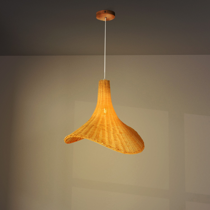 Lampă Pitingo cu lumină caldă filtrată prin textură ratan împletit