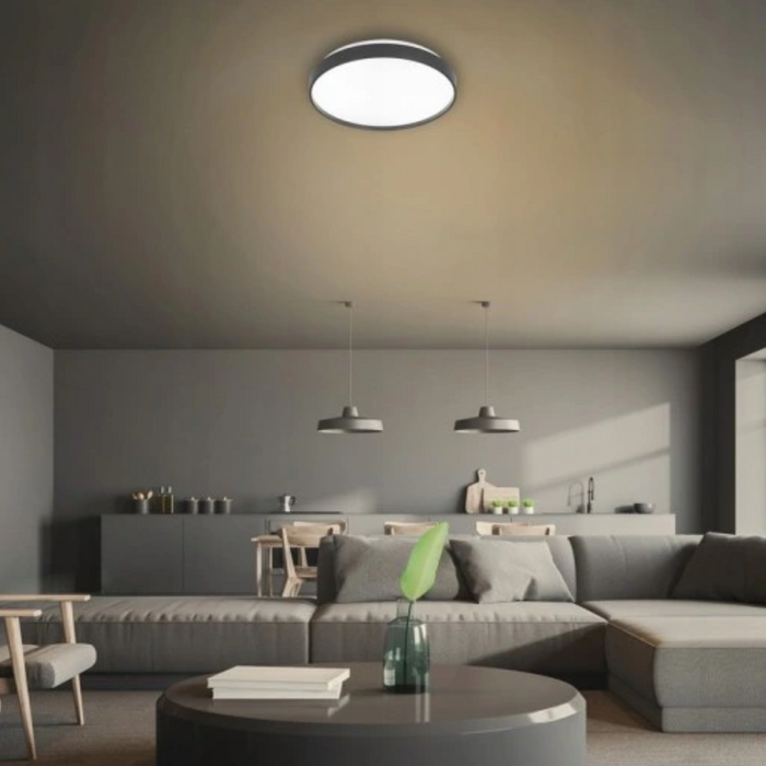 Plafoniera LED FILO 24W neagră cu lumină neutră montată în sufragerie