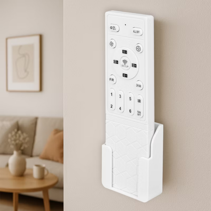 Telecomanda pentru plafoniera kleo montata pe un perete in living