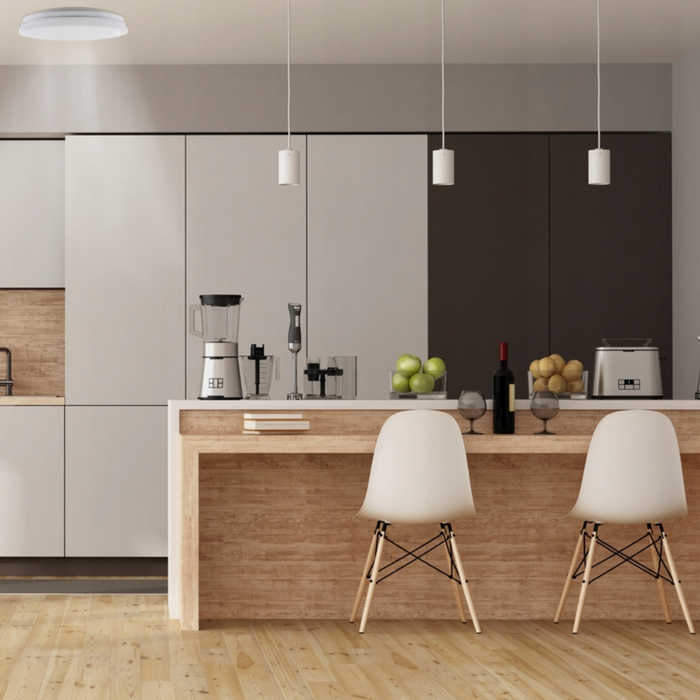 Imagine cu plafonieră LED slim montată în bucatarie