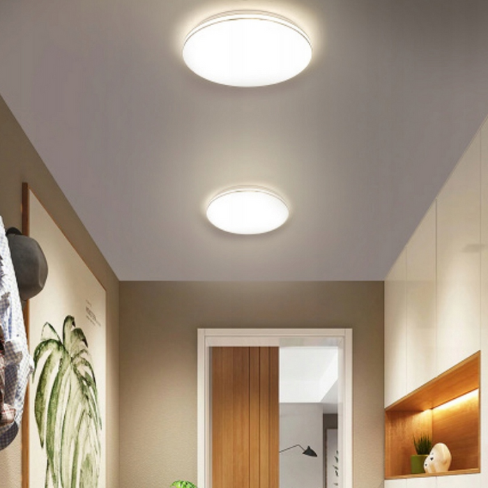 Plafonieră LED slim 18W în hol, iluminat eficient