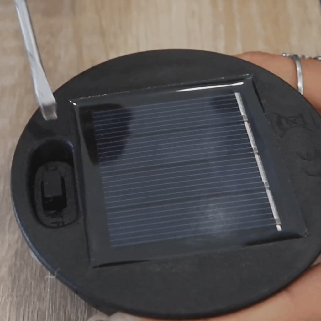 Abajur floral decupat cu lumină solară caldă pentru terasă
