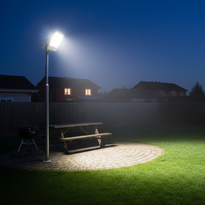 Proiector LED exterior Napoli 150W carcasă albă, flux 18.000 lumeni