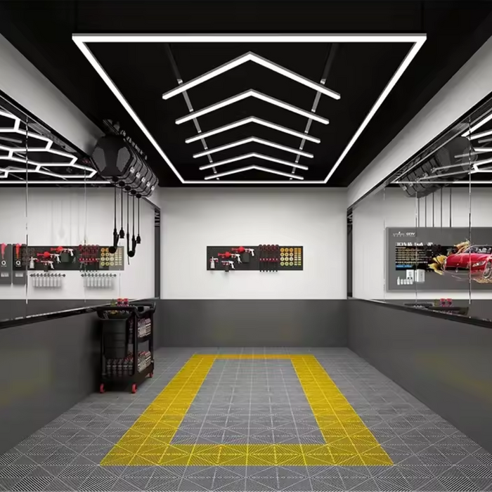 Panou LED HoneyComb 384 W cu flux luminos 46.080 lumeni și eficiență 121 lm/W
