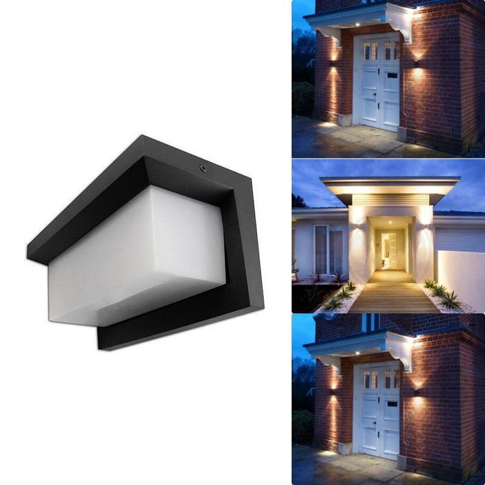 Iluminat balcon și terasă cu aplica LED negru mat
